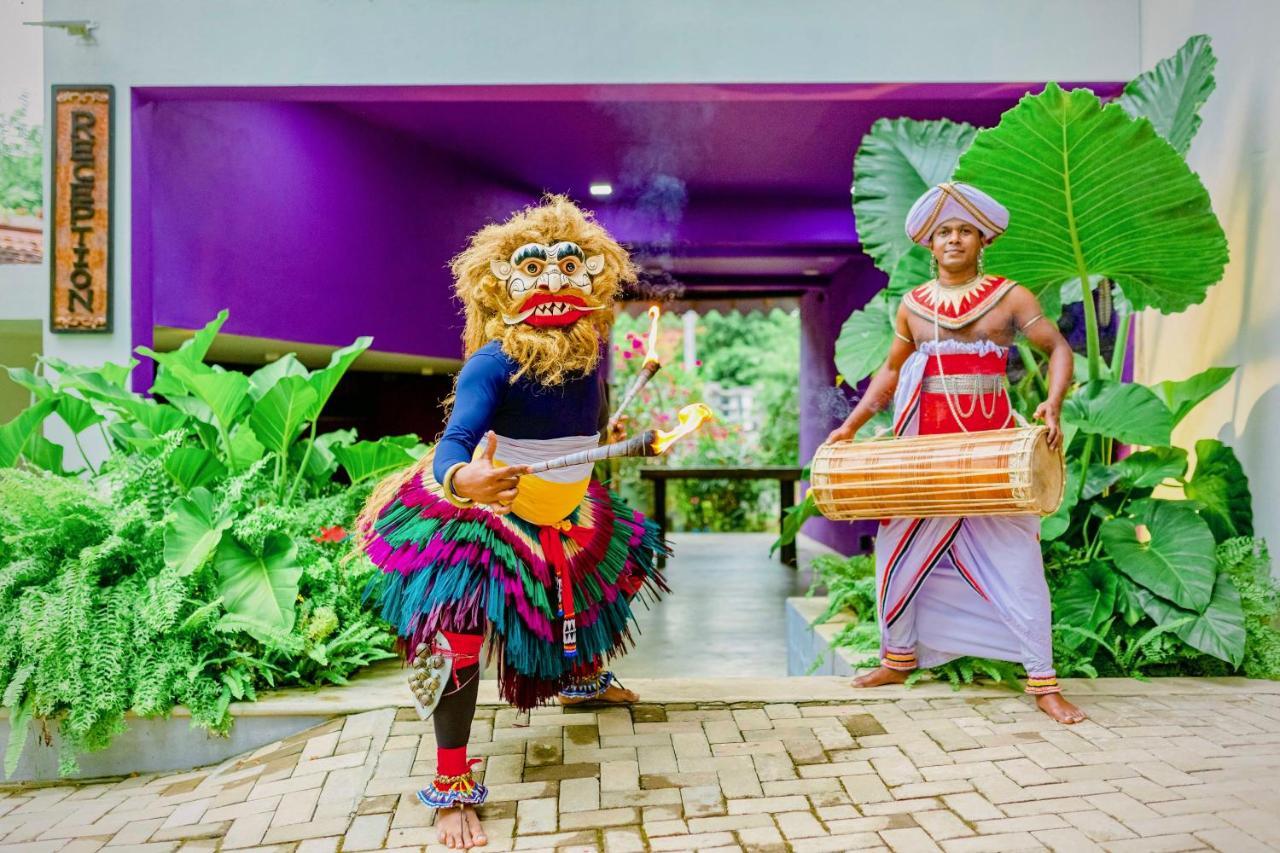 Waterland Hotel Negombo Eksteriør billede