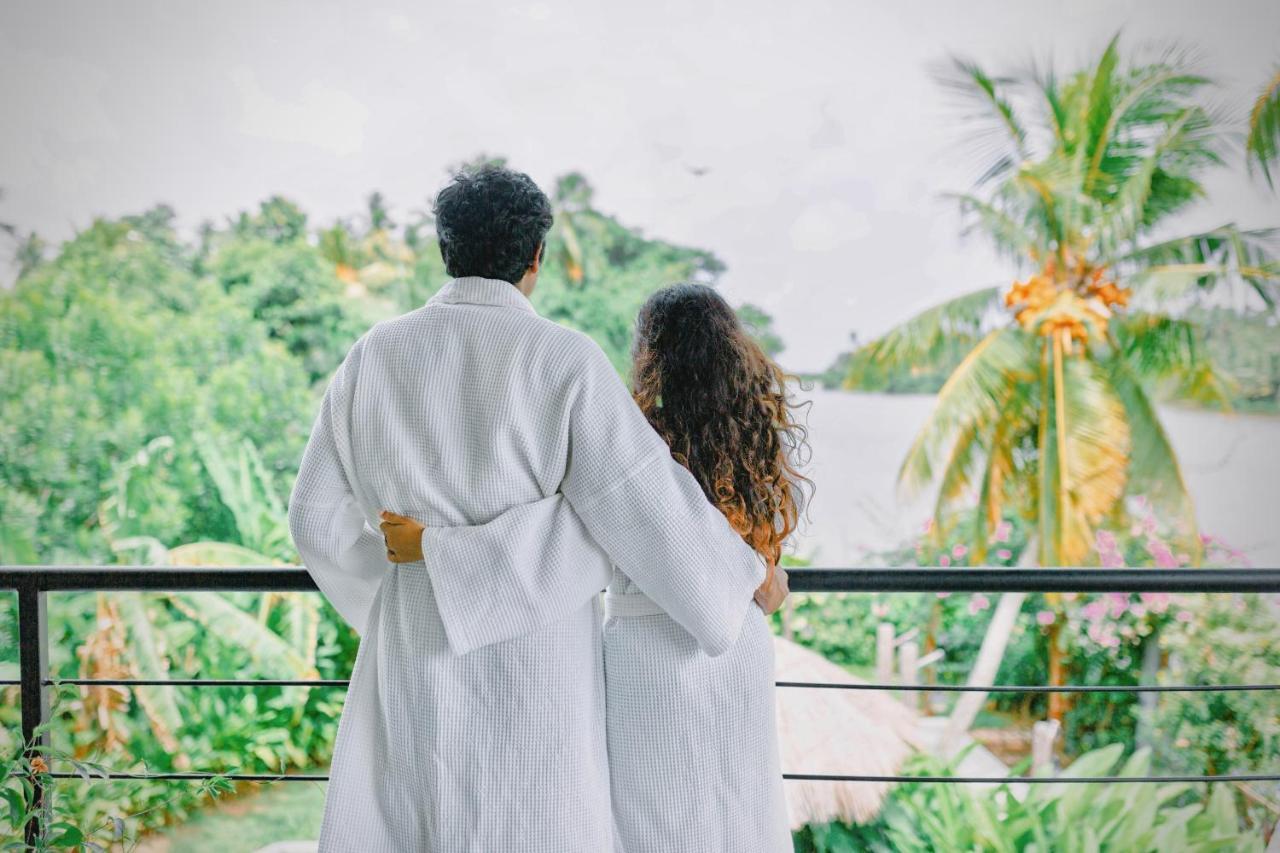 Waterland Hotel Negombo Eksteriør billede